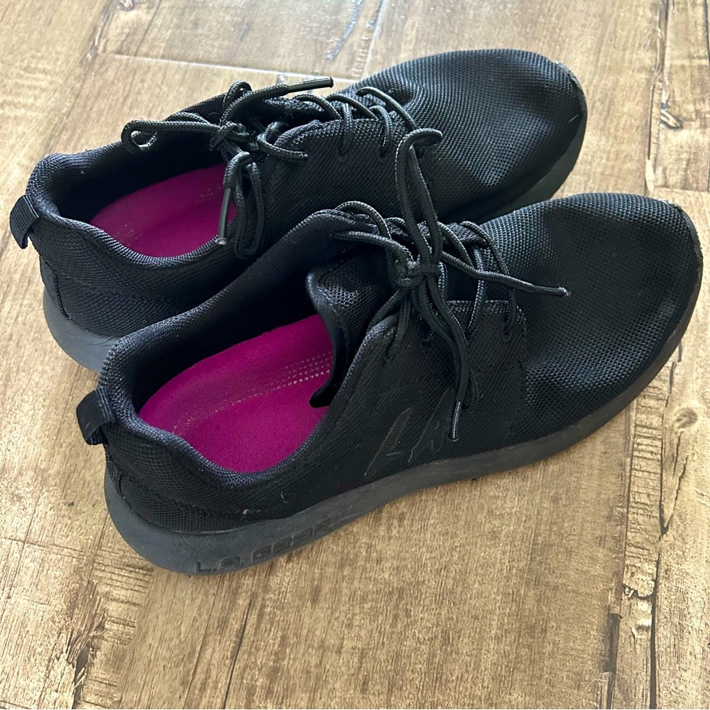 LA Gear black sneakers with arch support